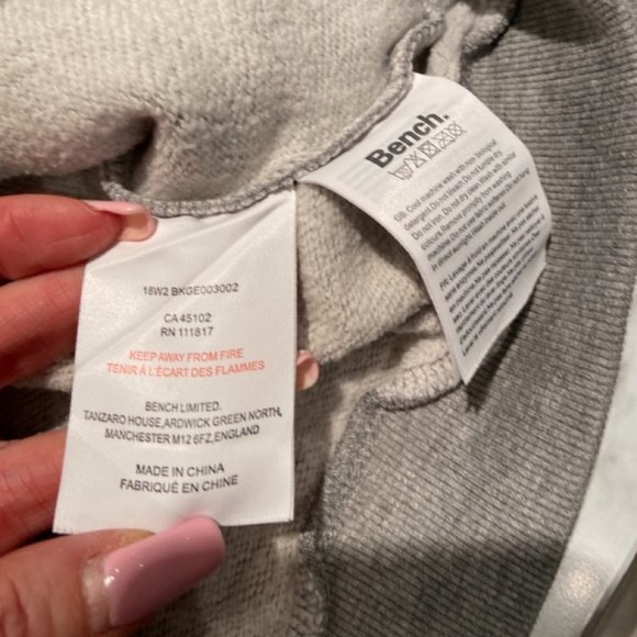๐ 3 for $25 Bench Girl's Hoodie in Size 9/10 EUC - Picture 6 of 16
